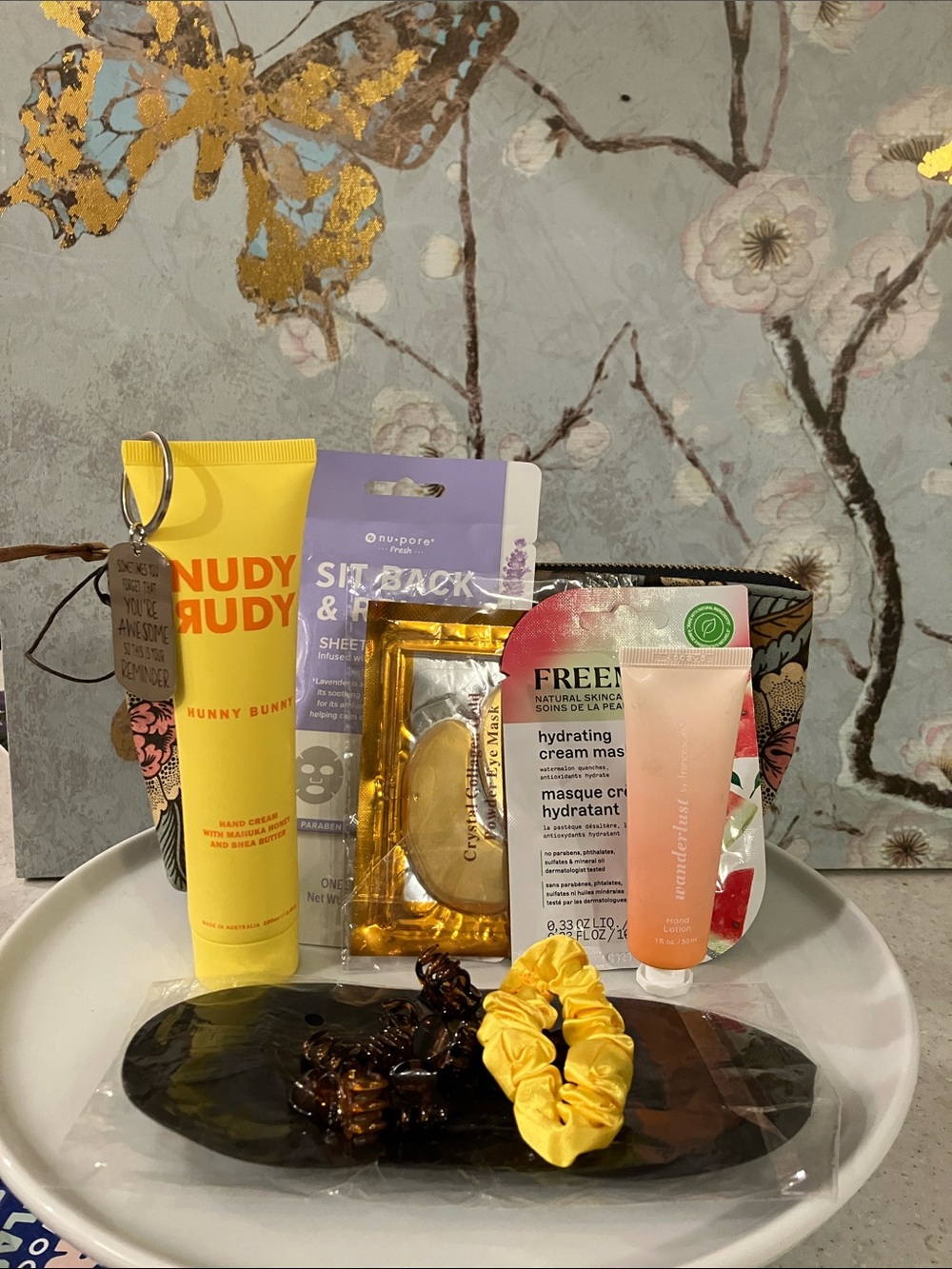 General Knot & Co Bag 2 Face Masks, 2 Hand Lotions, Eye Mask, Sleep Mask, Hair